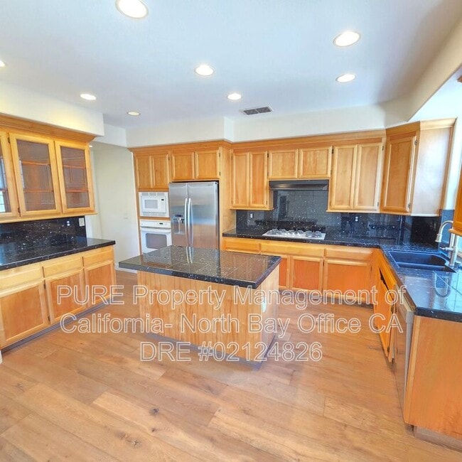 Building Photo - 565 Jorgensen St