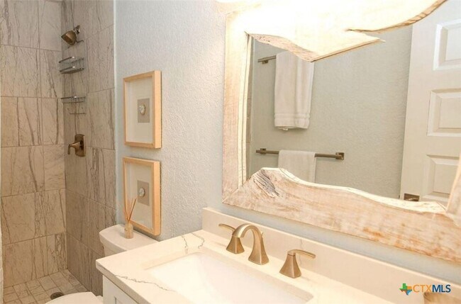 Building Photo - 104 Cove E