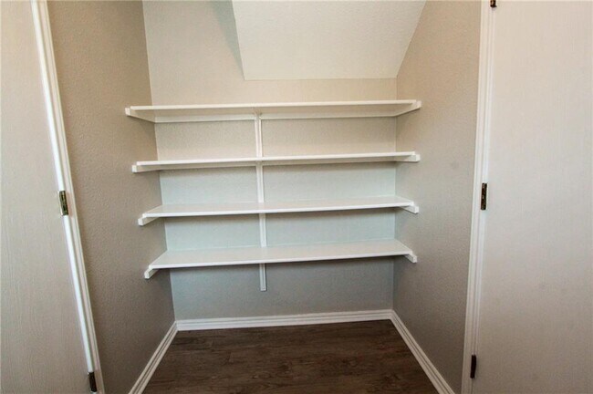 Building Photo - 14909 Chamberlain Ct
