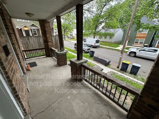 Building Photo - 1110 W 41st Terrace
