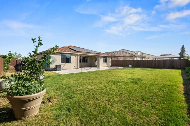 Building Photo - 1465 Blossom Way