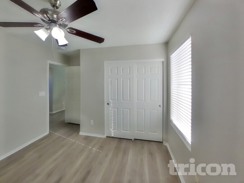 Building Photo - 4432 Santa Clarita Ave