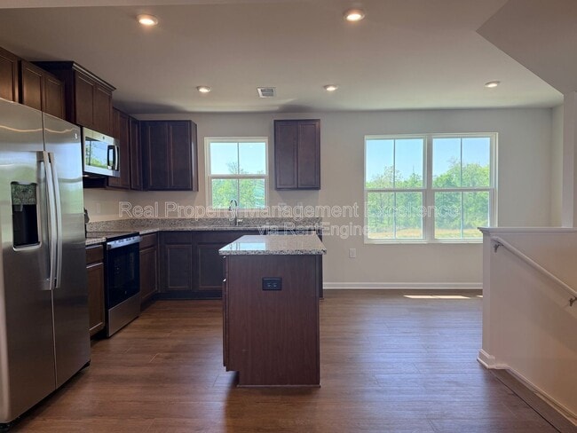 Building Photo - 372 Grand Silo Rd