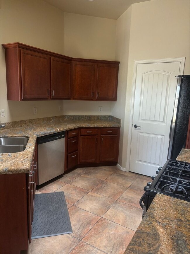 Building Photo - Beautiful Home Available Now!!