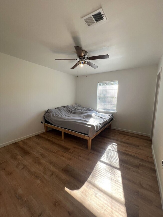 Building Photo - 325 Ferguson Ave