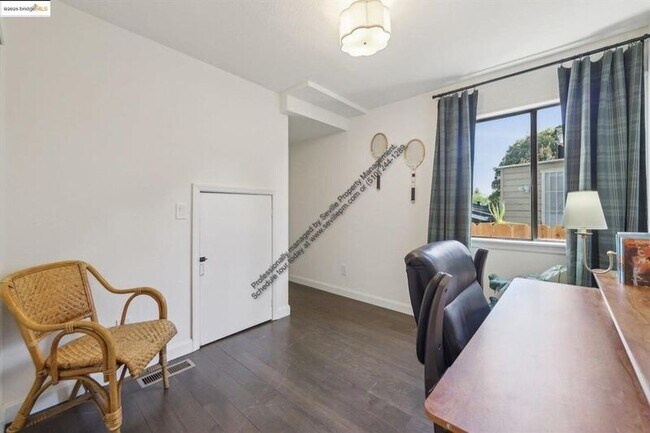 Building Photo - 3360 Arizona St