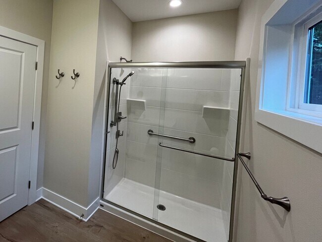 Building Photo - rdog