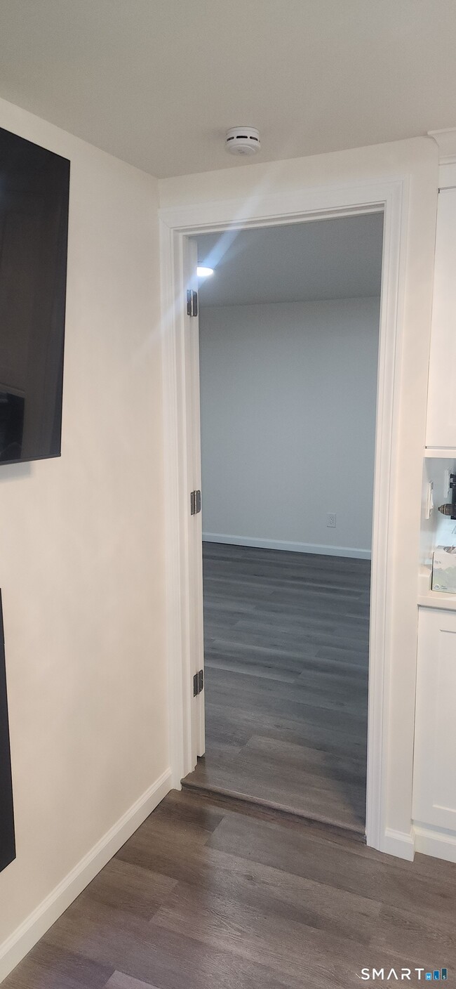 Building Photo - 19 Benham Ave