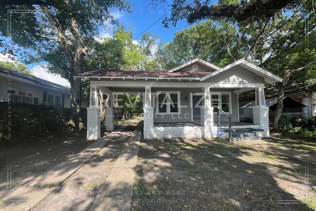 Building Photo - Beautiful Renovated 3 Bedroom/2 Bathroom H...