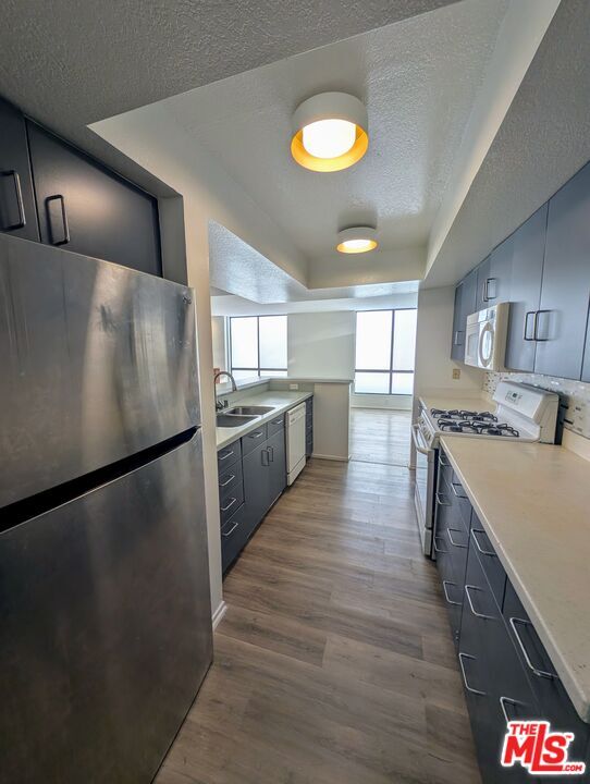 Building Photo - 1312 S Saltair Ave