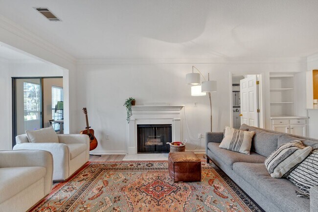 Building Photo - 25109 Plantation Dr NE