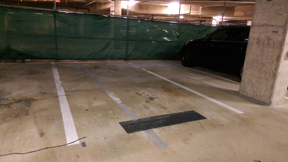 Parking Spot - 851 N Glebe Rd