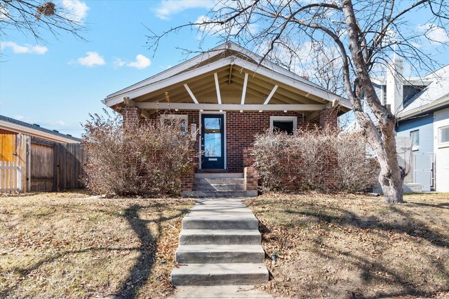 Building Photo - 3BD, 3BA Sunnyside Bungalow with 3-Car Garage