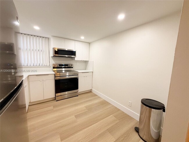 Building Photo - 2625 Collins Ave