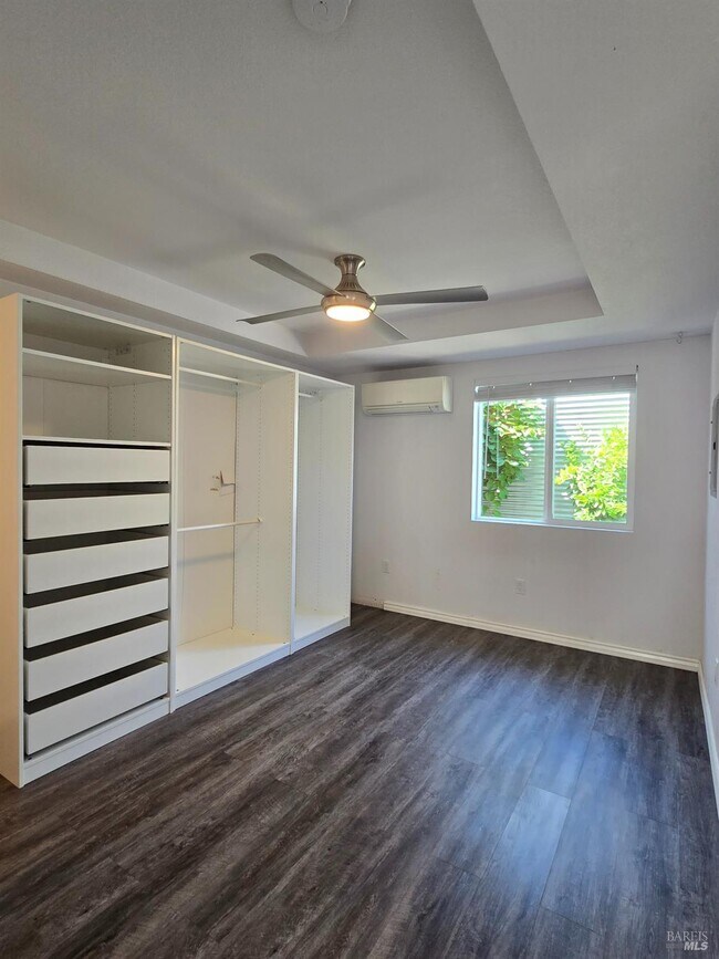 Building Photo - 480 Meadowview Dr