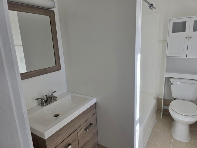 Building Photo - 147 Pearl St