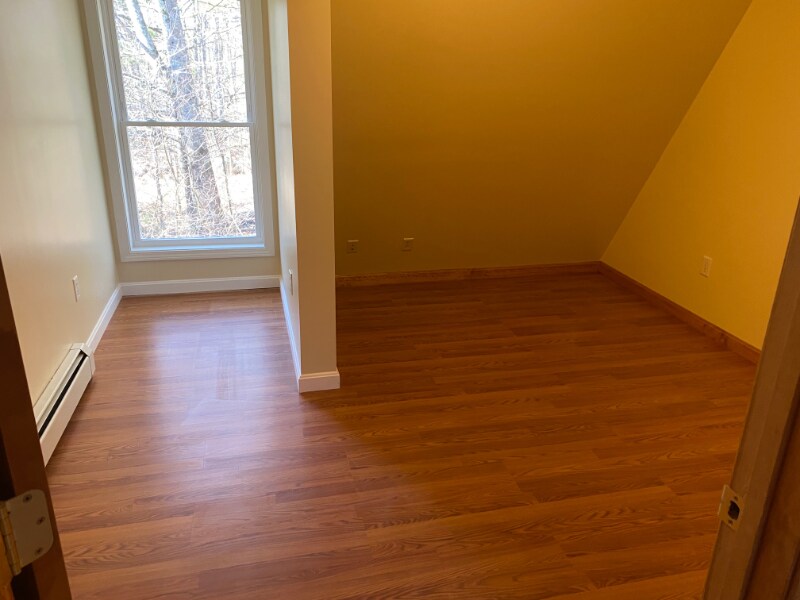 Building Photo - 494 Main St