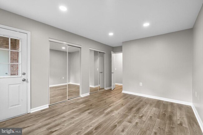 Building Photo - 18302 Streamside Dr