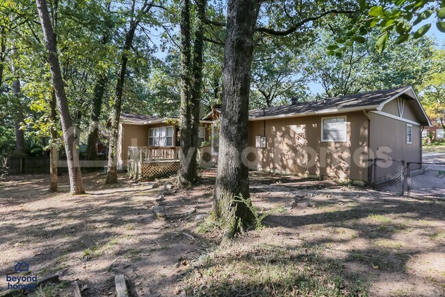 Building Photo - Ready to upgrade your lifestyle in Colony West? 3 Bed 2 Bath Home