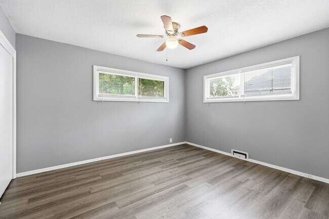 Building Photo - Don't Miss Out on This Charming 3 Bed, 1 Bath Home in South Kansas City!
