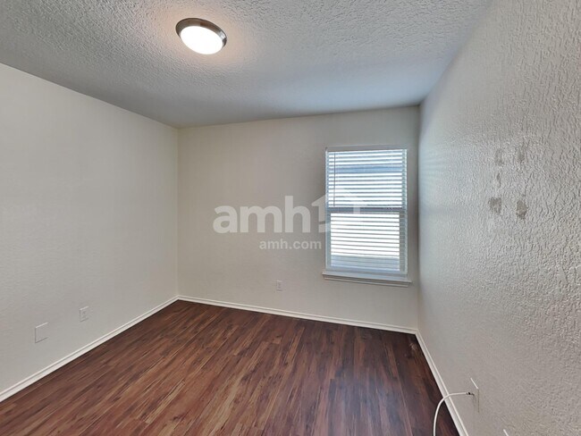 Building Photo - 412 Saddlehorn Way