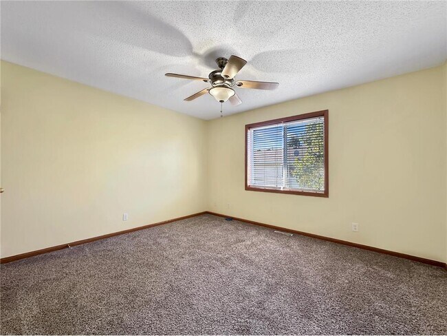 Building Photo - 1556 Chartreux Ave