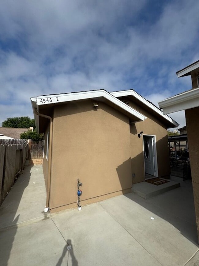Building Photo - Beautiful Recently Remodeled 2-Bedroom ADU