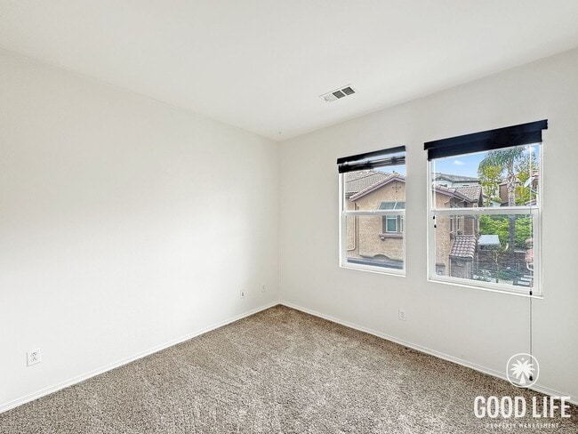 Building Photo - Welcoming 2B/2BA Condo with Balcony, In-Unit Laundry and Pool Access.