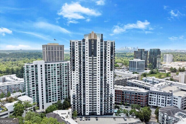 Building Photo - 3481 Lakeside Dr NE