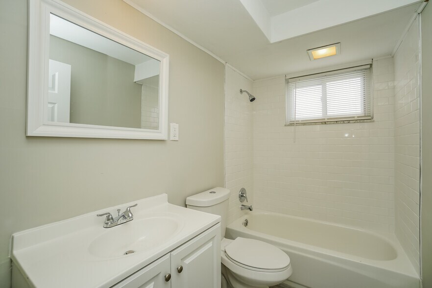 Building Photo - 764 5 Pines Rd