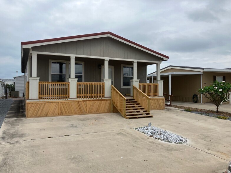 LEFT FRONT - 2107 Double Eagle Dr