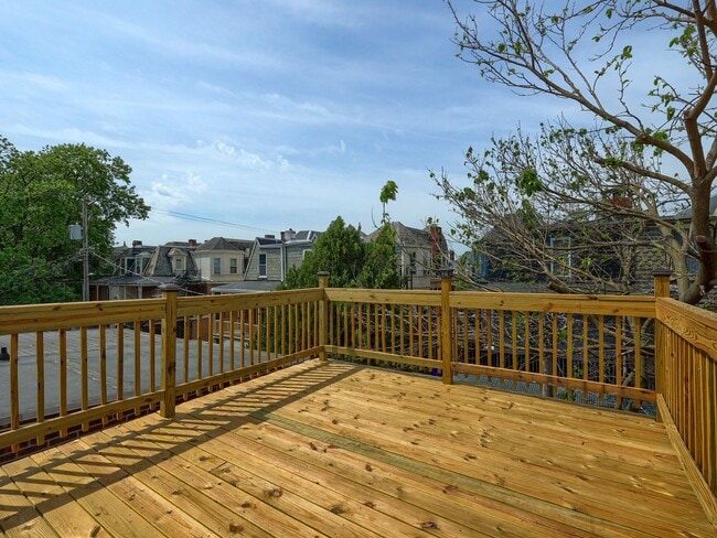 Building Photo - Large 2BR/2BTH house on Penn St!