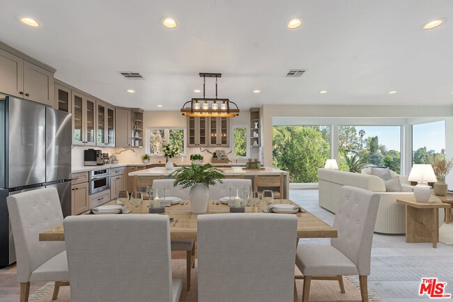 Building Photo - 2370 San Marco Dr