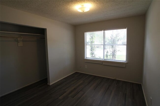 Building Photo - 5422 Farley Dr