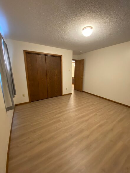 Big bedroom - 521 Kerry Dr