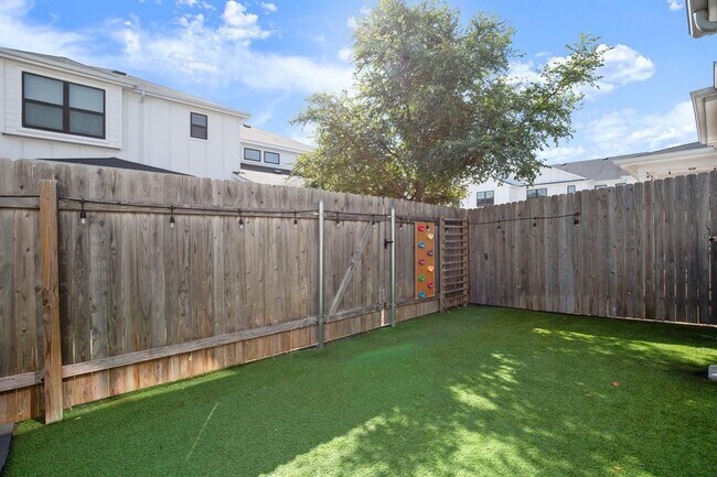 Building Photo - 195 Waterside Rd