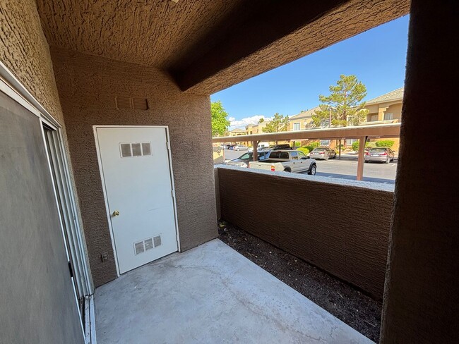 Building Photo - Darling Southwest one bedroom condo locate...