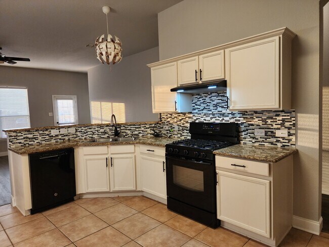 Building Photo - 2827 Saddlebred Trail