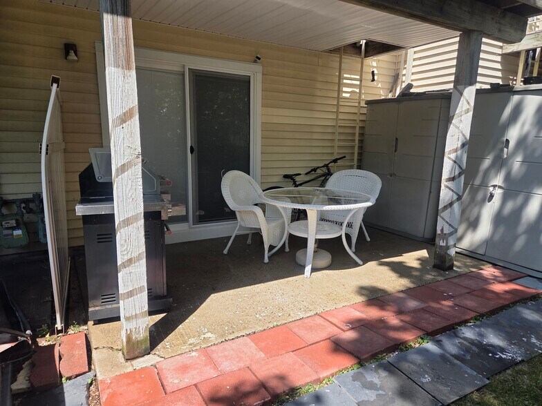 Building Photo - 409 Orchard Meadows Dr S