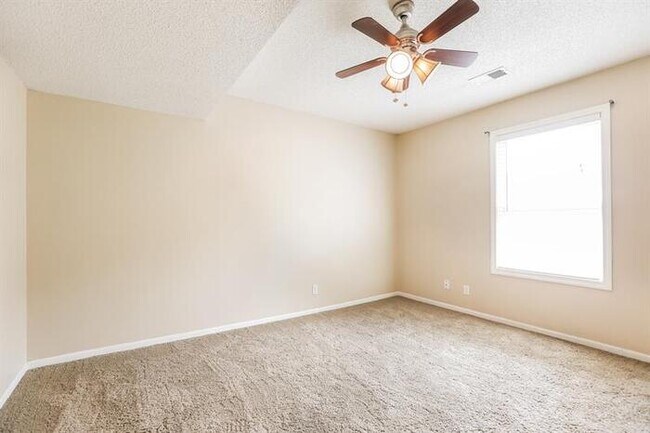 Building Photo - 2601 SW 10th St, Kansas City, MO, 64081