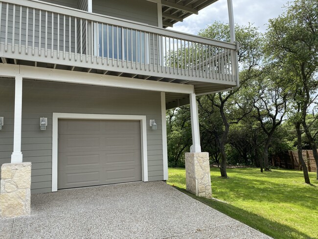 Spacious Private 1 Car Garage and Balcony - 14946 Arrowhead Dr