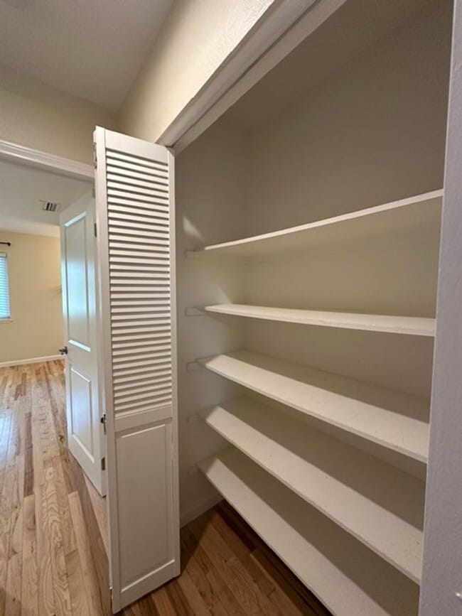 Building Photo - Stunning END-UNIT 3-bedroom condominium located in Agoura Hills