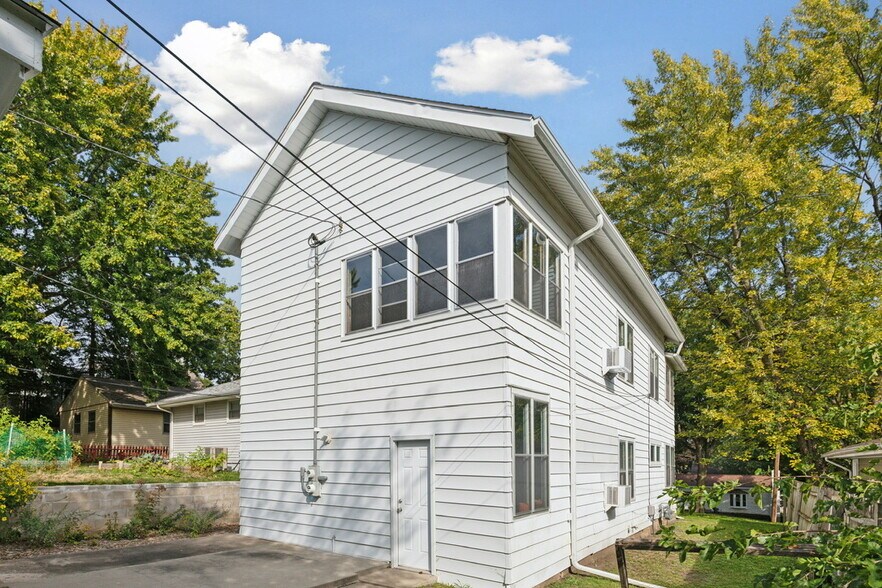 Building Photo - 3242 Hayes St NE