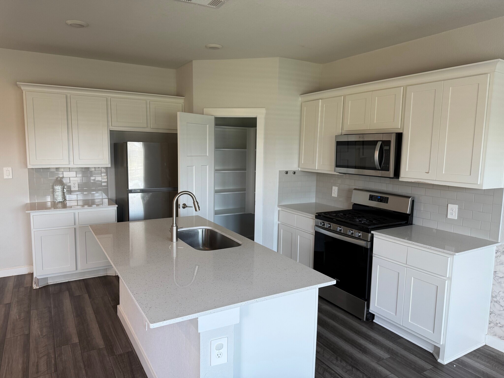 Building Photo - 1218 Amistad Loop