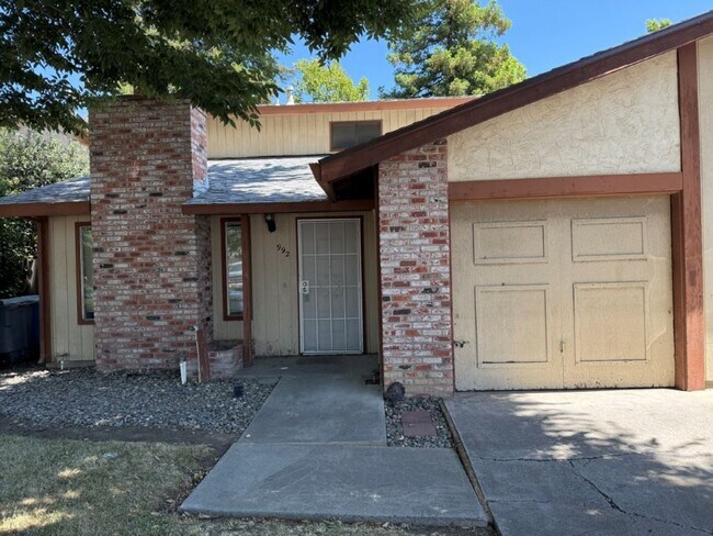 Building Photo - 990/992 JUSTIN DUPLEX