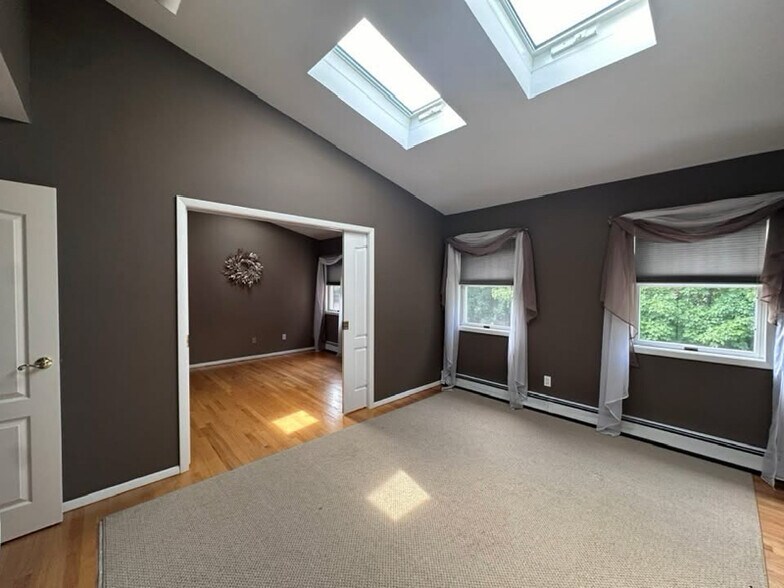 Building Photo - 500 Hoffman Ln