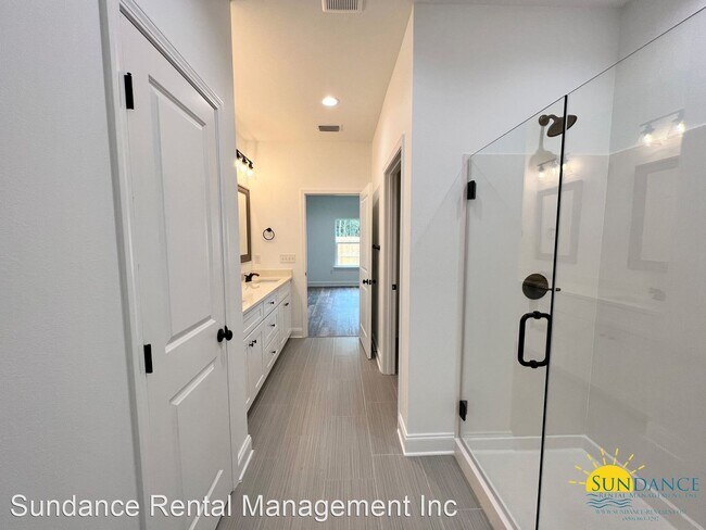 Building Photo - 5 br, 3 bath House - 48 B Longwood Drive