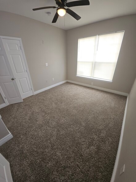 Building Photo - 5537 Pga Blvd