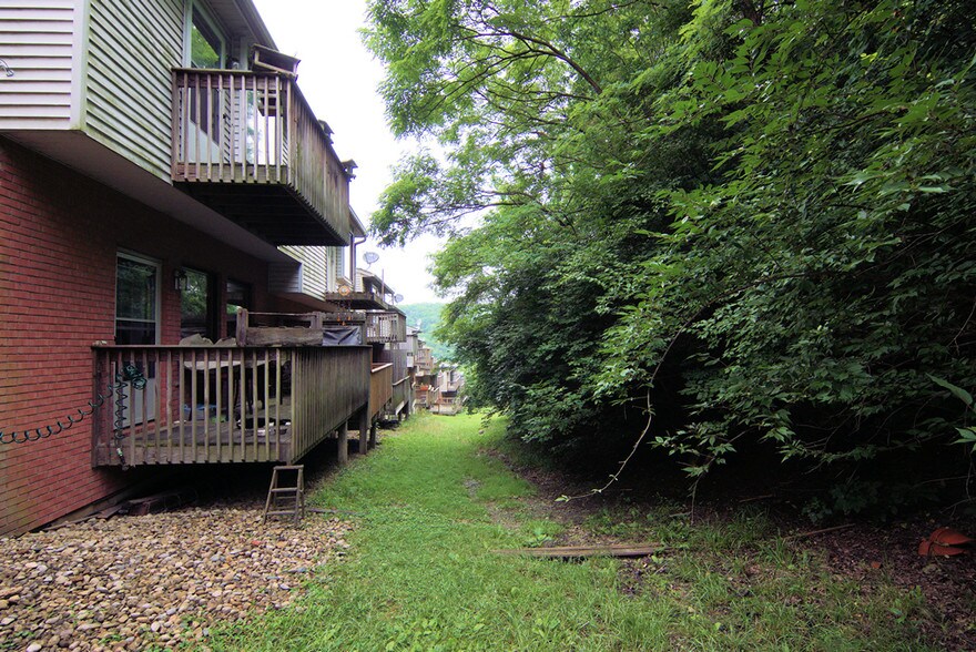 Building Photo - 2020 Benton Rd