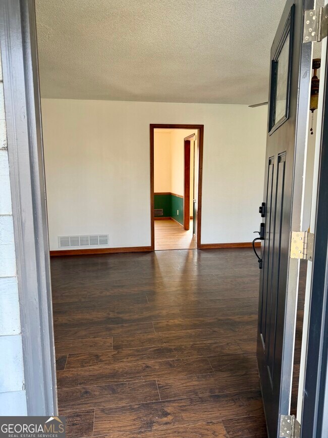 Building Photo - 6206 Westridge Trce